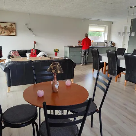 Villa-amby Feriehus *